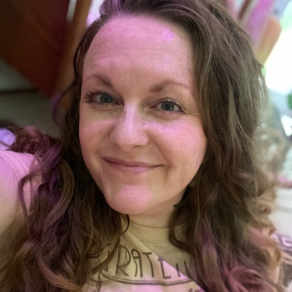 Meet your Posher, Kat - Picture 2 of 4